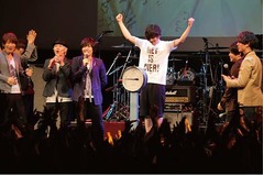 flumpool阪井が公開体重測定、目標体重&ldquo;64kg台&rdquo;クリアで活動復帰。