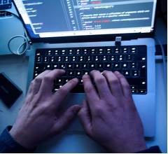 &ldquo;ストレス過多&rdquo;で仕事中のタイプミス増加