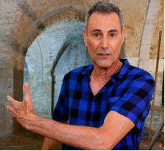 &ldquo;スプーン曲げ&rdquo;ユリ・ゲラー、6歳の時に「決定的に人生が変わった出来事」