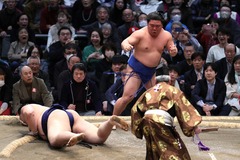 藤ノ川、初挑戦で金星＝大相撲春場所