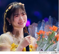 &ldquo;にぶちゃん&rdquo;日向坂46・丹生明里、涙のセレモニーでアイドル人生に幕