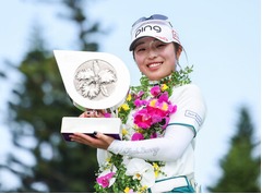 佐久間朱莉が開幕戦Ｖ、５勝目＝１打差で永井花奈を振り切る―ダイキン女子ゴルフ