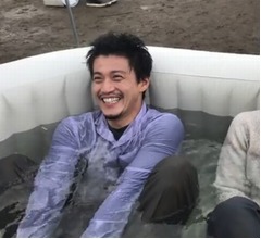 小栗旬&ldquo;役者魂&rdquo;炸裂のシーン、無事終わりホッ