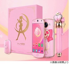 キュートな「セーラームーン」コラボスマホ