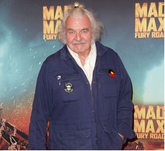 「マッド・マックス」悪役の訃報、シャーリーズが偲ぶ