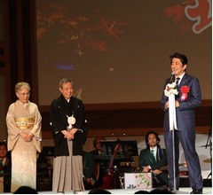 北島三郎の芸道55周年記念パーティーに700人