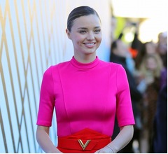 ミランダ・カー、9億円超のアクセサリー引き渡し