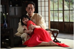 二階堂ふみが&ldquo;妖艶な金魚&rdquo;に、室生犀星「蜜のあわれ」を映画化。