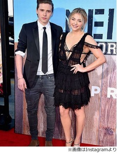 交際中のクロエ・モレッツとベッカム長男、2人で初レッドカーペット。
