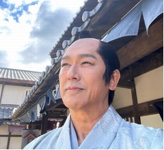 &ldquo;大岡越前&rdquo;高橋克典のオフショットに反響「克典さまにぴったり」「違和感ない」