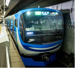 東京の臨海部結ぶりんかい線&ldquo;初の世代交代&rdquo;、新型車両「71-000形」の出発式