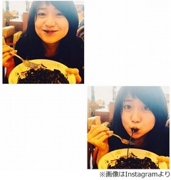 大島優子の&ldquo;お口が真っ黒&rdquo;に、かわいい表情の写真にファンから反響。