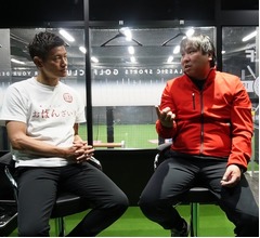里崎智也氏、元サッカー日本代表・播戸竜二氏に&ldquo;打撃指導&rdquo;