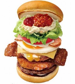 ロッテリアが迫力満点の「全部のせバーガー」、見た目も食べ応えも十分。