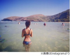 ダレノガレが&ldquo;すっごいくびれ&rdquo;披露、ハワイの海でビキニショット。