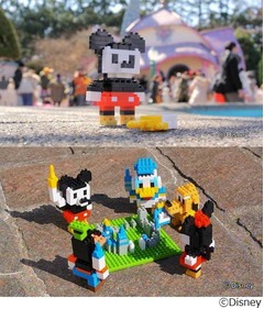 ブロックのミッキーがTDL冒険、パーク内で撮影した初のスペシャル映像。