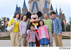 2013年の&ldquo;3世代ディズニー&rdquo;、60歳以上対象のマルチデーパスポート。