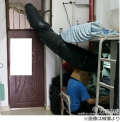 &ldquo;副流煙を防ぐ装置&rdquo;がヤバイ、自分以外全員喫煙者の寮で暮らす学生発明。