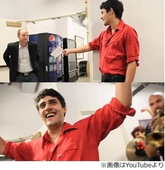 ブラバンを引き連れ辞表提出、嫌な上司への派手なアクションに絶賛相次ぐ。