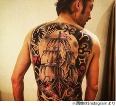 浅野忠信の&ldquo;背中一面タトゥー&rdquo;に反響