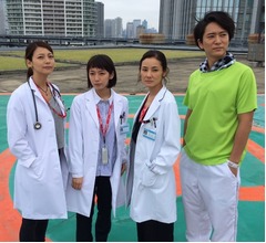 吉田羊ら「コード・ブルー」風のキメショット