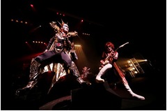 聖飢魔IIの全席死刑ツアー開幕、信者達が悪魔降臨待つ異様な興奮状態。