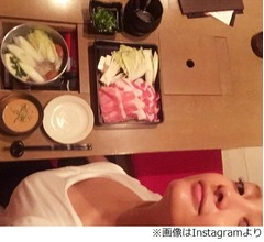 菜々緒が&ldquo;セクシーしゃぶしゃぶ&rdquo;、胸に目が行く食事風景に興奮。