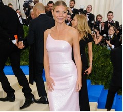 グウィネス・パルトロウ、約10回もつま先骨折