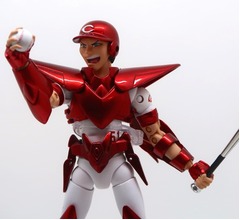 星矢&times;カープ鈴木誠也の&ldquo;聖闘士誠也&rdquo;立体化