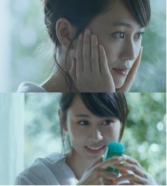 あっちゃんの&ldquo;恋する&rdquo;表情、好きな人想いながら恋歌を口ずさむCM。