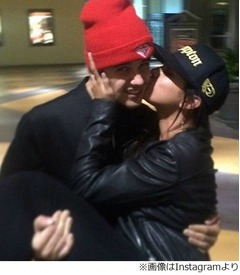 ビーバーとゴメスまたまた復縁、教会の聖書勉強会にそろって出席。