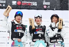 優勝した小野ら