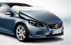 世界初の歩行者用エアバッグ、ボルボが新型「ボルボV40」に採用。