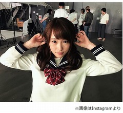 「若作りに励む。22歳」川栄李奈がセーラー服