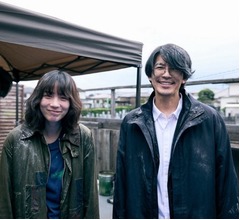 のん、藤木直人と&ldquo;粉まみれ&rdquo;に&hellip;自然な笑顔を見せる2ショットに反響