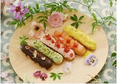 香るバラ「さ姫」をエクレアに、日比谷花壇がフラワースイーツ新作。