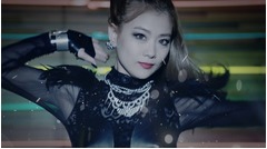 重盛さと美がキレッキレダンス、全身黒の衣装でクールビューティーに。