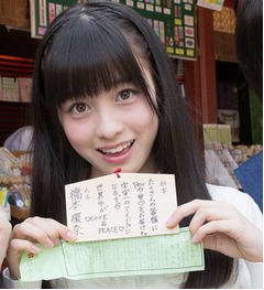 橋本環奈の願いは「宇宙一に」、Rev.from DVLが太宰府でヒット祈願。