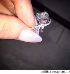 婚約でニヤけが止まらぬガガ、自身のInstagramにハッピーな投稿次々。