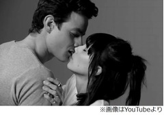 初対面同士の&ldquo;初キス&rdquo;大反響、甘いムードの動画が3日で3000万再生。