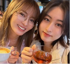 新山千春＆17歳長女の&ldquo;美人親子&rdquo;ショットに反響「どんどんキレイに」