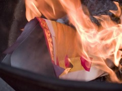 &ldquo;うっかり&rdquo;で370万円燃やす、コンロに隠すもお茶入れようとして&hellip;。