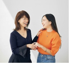 高田万由子、娘と一緒にファッション誌「STORY」登場