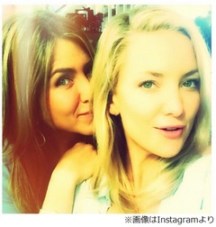 ケイト・ハドソンとジェニファー・アニストンの美しきツーショット。