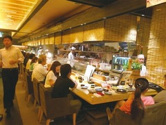 大阪「食べ飲み放題横丁」が話題、8店舗8業態の店で3時間食べ飲み放題。