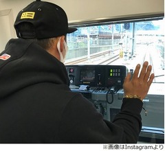 中田翔が10年ぶり電車移動、水道橋から総武線