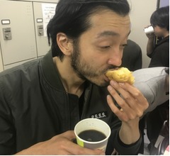 金子ノブアキの&ldquo;おいしい顔&rdquo;にほっこり