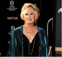 「鳥」主演女優がヒッチコックのセクハラ三昧暴露