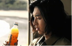 「なっちゃん」初の男性キャラ、松田翔太が&ldquo;世界を旅する謎の男&rdquo;に。