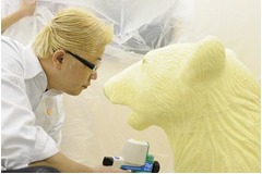 ホッキョクグマの等身大チョコ、辻口氏が初めて動物モチーフに制作。